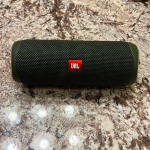 JBL flip 5. Green